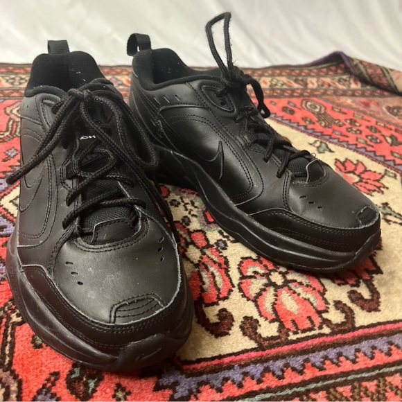 2018 Nike Air Monarch Shoes | Black | Men’s Size 7 EUC - Picture 5 of 10